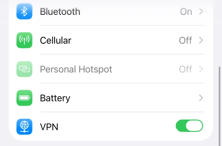 iPhone Settings with the VPN switch turned on, the toggle to switch off before paying with Alipay or WeChat Pay