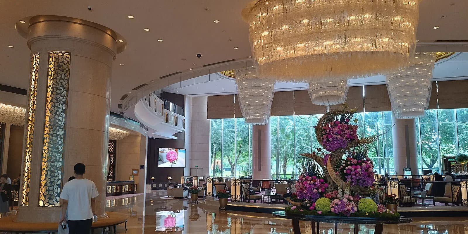 Hotel lobby of the Shangri-La in Futian, Shenzhen