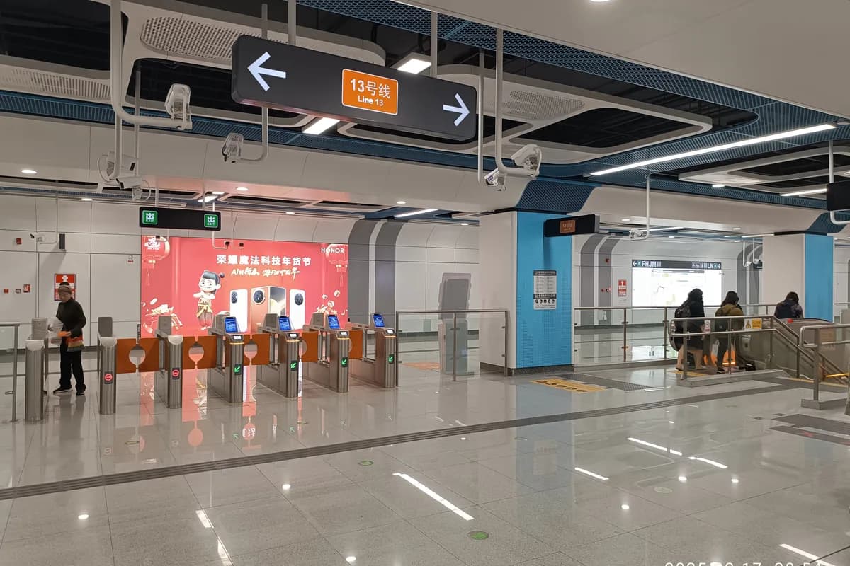 Shenzhen Metro pay gates at Houhai Station